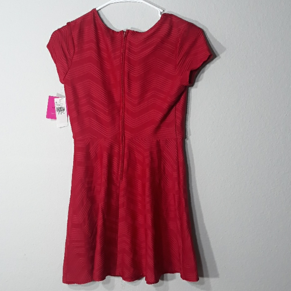 i . n . girl red dress . necklace included . - Picture 5 of 6